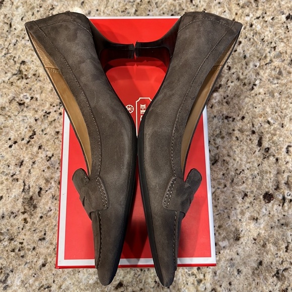 Coach Winnie Feathered Grey Suede Pointed Toe Kitten Heels - Picture 10 of 16